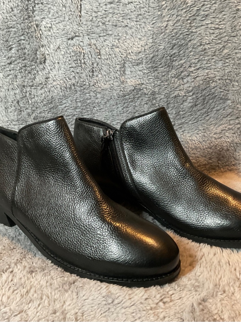 Softwalk Rocklin Women’s Leather Ankle Boot Black in Size 9M.
